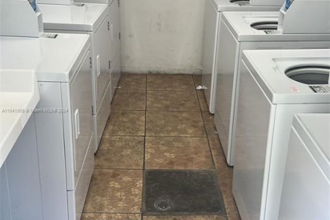 Condo in Miami, Florida, 1 bedroom  № 1328223 - photo 17
