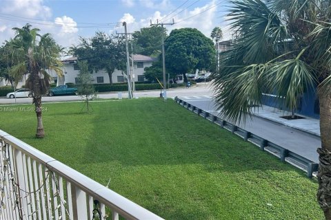 Condo in Miami, Florida, 1 bedroom  № 1328223 - photo 14