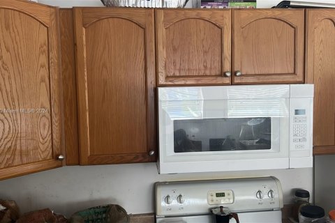Condo in Miami, Florida, 1 bedroom  № 1328223 - photo 6
