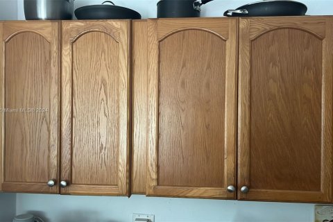 Condo in Miami, Florida, 1 bedroom  № 1328223 - photo 7