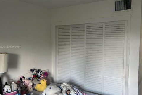 Condo in Miami, Florida, 1 bedroom  № 1328223 - photo 5