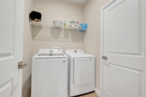 House in Clermont, Florida 4 bedrooms, 236.9 sq.m. № 2202704 - photo 25