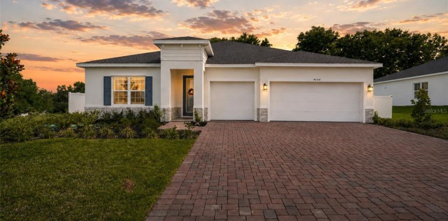 House in Clermont, Florida 4 bedrooms, 236.9 sq.m. № 2202704