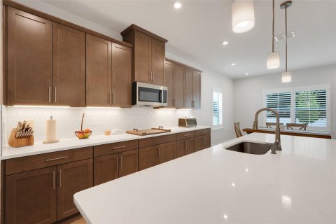 House in Clermont, Florida 4 bedrooms, 236.9 sq.m. № 2202704 - photo 8