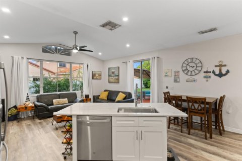 Villa ou maison à vendre à Pembroke Pines, Floride: 4 chambres, 196.4 m2 № 2400578 - photo 20