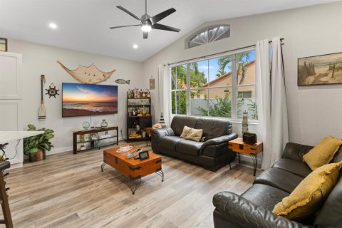 Villa ou maison à vendre à Pembroke Pines, Floride: 4 chambres, 196.4 m2 № 2400578 - photo 15