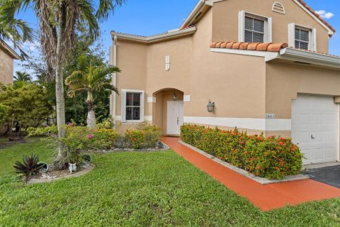 Villa ou maison à vendre à Pembroke Pines, Floride: 4 chambres, 196.4 m2 № 2400578 - photo 3