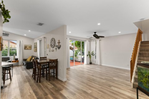 Villa ou maison à vendre à Pembroke Pines, Floride: 4 chambres, 196.4 m2 № 2400578 - photo 16
