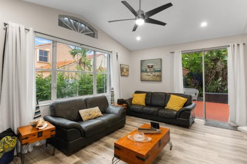 Villa ou maison à vendre à Pembroke Pines, Floride: 4 chambres, 196.4 m2 № 2400578 - photo 21