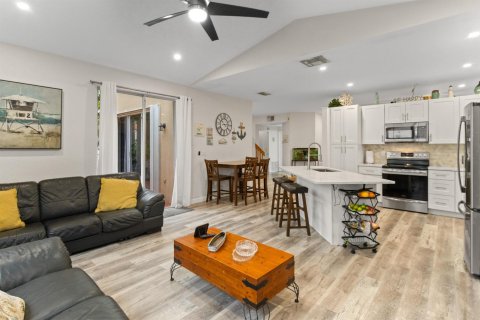 Villa ou maison à vendre à Pembroke Pines, Floride: 4 chambres, 196.4 m2 № 2400578 - photo 18