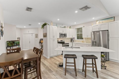 Villa ou maison à vendre à Pembroke Pines, Floride: 4 chambres, 196.4 m2 № 2400578 - photo 6