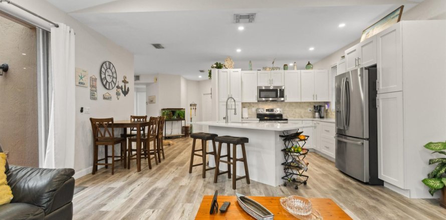 Villa ou maison à Pembroke Pines, Floride 4 chambres, 196.4 m2 № 2400578