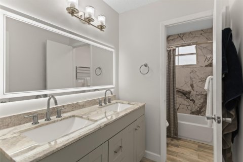 Villa ou maison à vendre à Pembroke Pines, Floride: 4 chambres, 196.4 m2 № 2400578 - photo 25