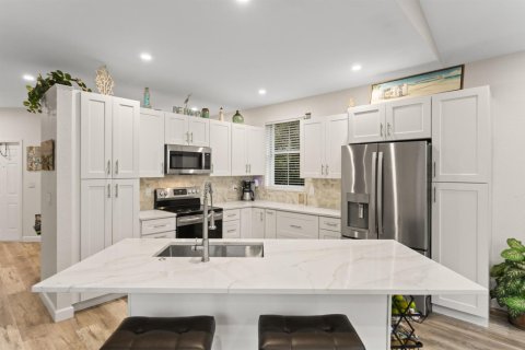 Villa ou maison à vendre à Pembroke Pines, Floride: 4 chambres, 196.4 m2 № 2400578 - photo 8