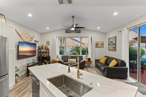 Villa ou maison à vendre à Pembroke Pines, Floride: 4 chambres, 196.4 m2 № 2400578 - photo 14