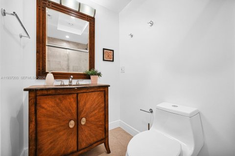 Condo in Pompano Beach, Florida  № 1995028 - photo 29