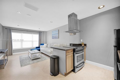 Condo in Pompano Beach, Florida  № 1995028 - photo 15