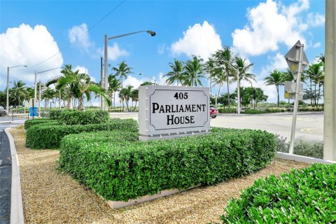 Condo in Pompano Beach, Florida  № 1995028 - photo 9