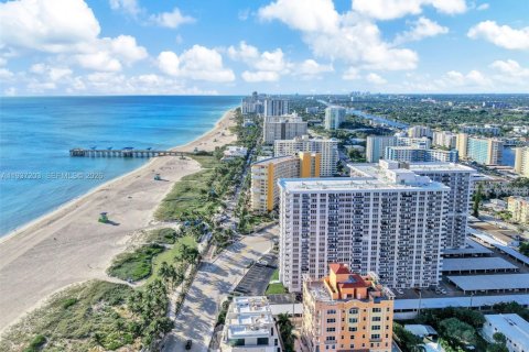 Condo in Pompano Beach, Florida  № 1995028 - photo 4