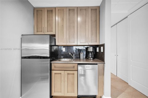 Condo in Pompano Beach, Florida  № 1995028 - photo 24