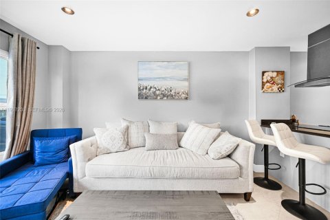 Condo in Pompano Beach, Florida  № 1995028 - photo 18