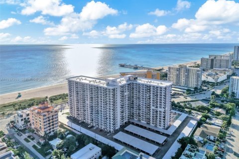 Condo in Pompano Beach, Florida  № 1995028 - photo 1