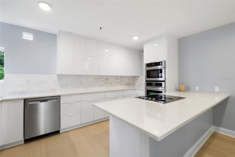Copropriété à vendre à Tampa, Floride: 3 chambres, 187.85 m2 № 2208929 - photo 10