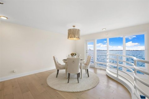 Copropriété à vendre à Tampa, Floride: 3 chambres, 187.85 m2 № 2208929 - photo 15