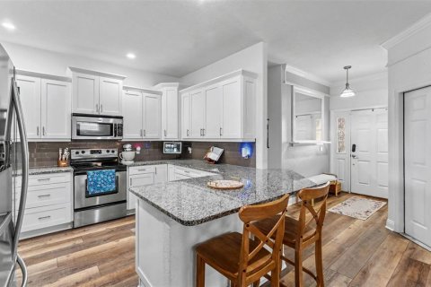 House in Auburndale, Florida 4 bedrooms, 174.19 sq.m. № 2347398 - photo 7