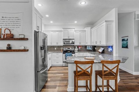 House in Auburndale, Florida 4 bedrooms, 174.19 sq.m. № 2347398 - photo 6