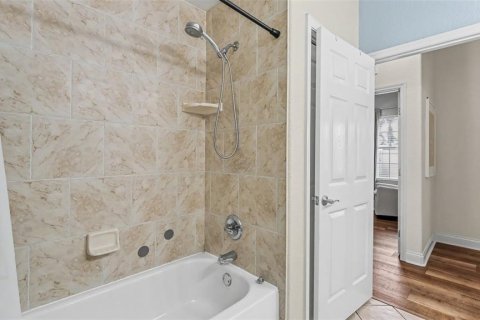 House in Auburndale, Florida 4 bedrooms, 174.19 sq.m. № 2347398 - photo 30
