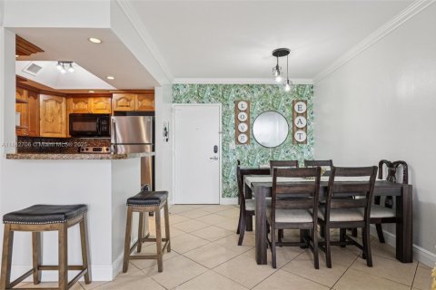Condo in Miami Beach, Florida, 2 bedrooms  № 1836238 - photo 20