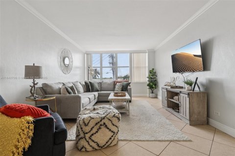Condo in Miami Beach, Florida, 2 bedrooms  № 1836238 - photo 3