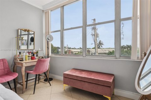Condo in Miami Beach, Florida, 2 bedrooms  № 1836238 - photo 11
