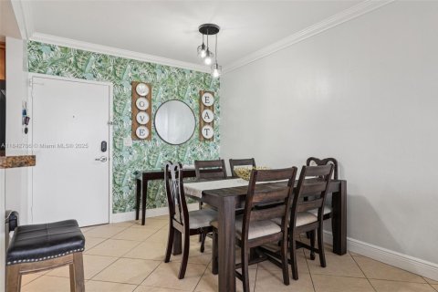 Condo in Miami Beach, Florida, 2 bedrooms  № 1836238 - photo 19