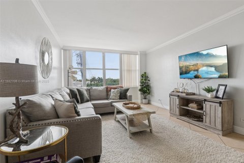 Condo in Miami Beach, Florida, 2 bedrooms  № 1836238 - photo 4