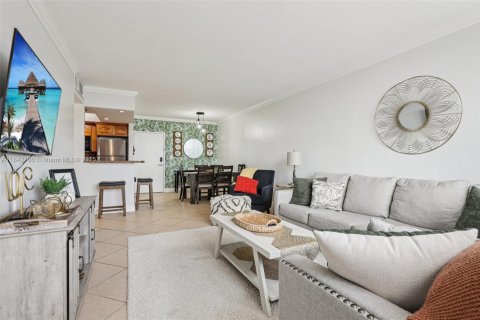 Condo in Miami Beach, Florida, 2 bedrooms  № 1836238 - photo 5
