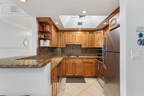 Condo in Miami Beach, Florida, 2 bedrooms  № 1836238 - photo 6