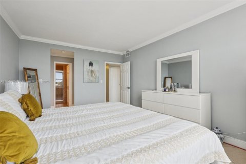 Condo in Miami Beach, Florida, 2 bedrooms  № 1836238 - photo 30