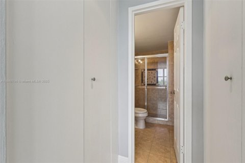 Condo in Miami Beach, Florida, 2 bedrooms  № 1836238 - photo 26