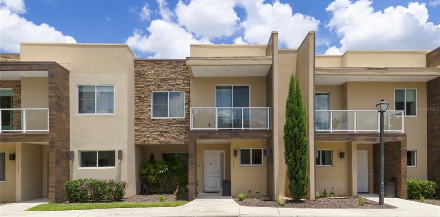 Adosado en Kissimmee, Florida 3 dormitorios, 202.62 m2 № 2211392