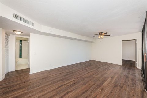 Condo in Saint Petersburg, Florida, 2 bedrooms  № 2386212 - photo 20