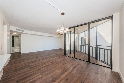 Condo in Saint Petersburg, Florida, 2 bedrooms  № 2386212 - photo 22