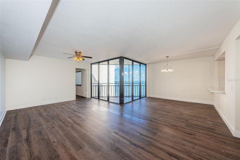 Condo in Saint Petersburg, Florida, 2 bedrooms  № 2386212 - photo 10