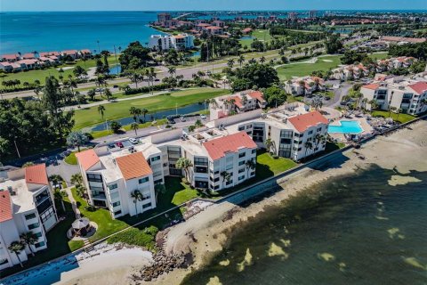Condo in Saint Petersburg, Florida, 2 bedrooms  № 2386212 - photo 5