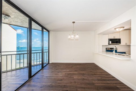 Condo in Saint Petersburg, Florida, 2 bedrooms  № 2386212 - photo 23
