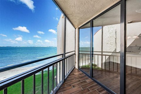 Condo in Saint Petersburg, Florida, 2 bedrooms  № 2386212 - photo 6