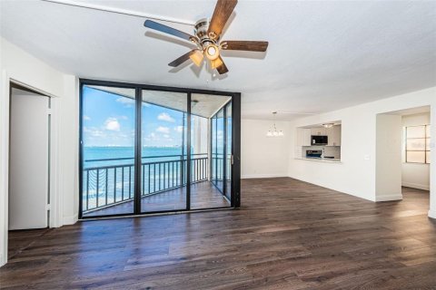 Condo in Saint Petersburg, Florida, 2 bedrooms  № 2386212 - photo 12