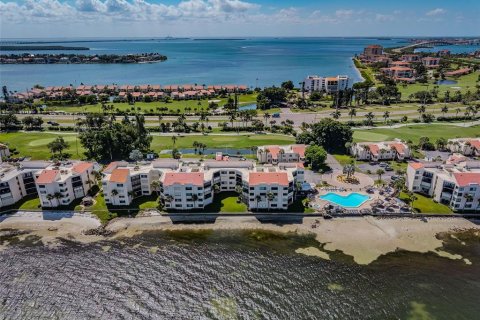 Condo in Saint Petersburg, Florida, 2 bedrooms  № 2386212 - photo 16