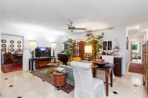 House in Palmetto Bay, Florida 5 bedrooms, 267.56 sq.m. № 2080475 - photo 15